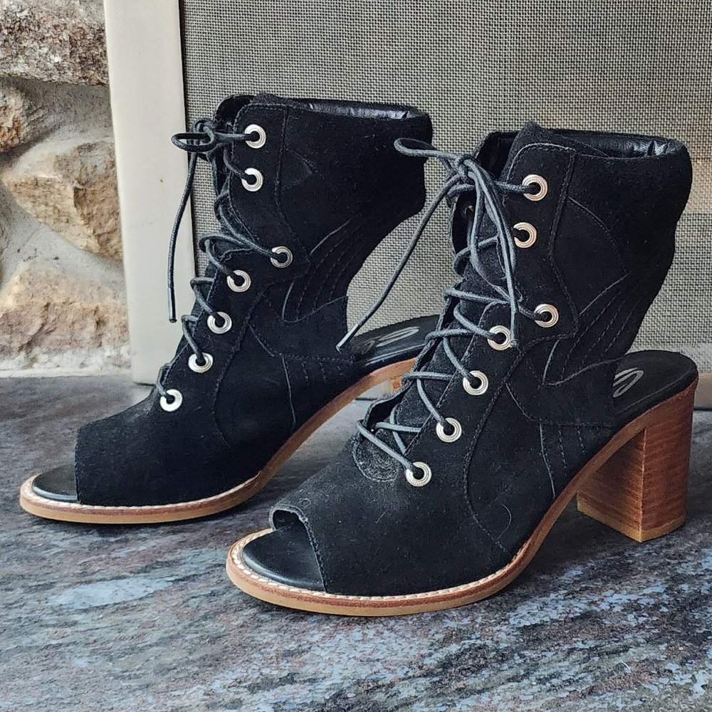 Sbicca Black Suede Xandra Lace-Up Stacked Block Heels Size 8